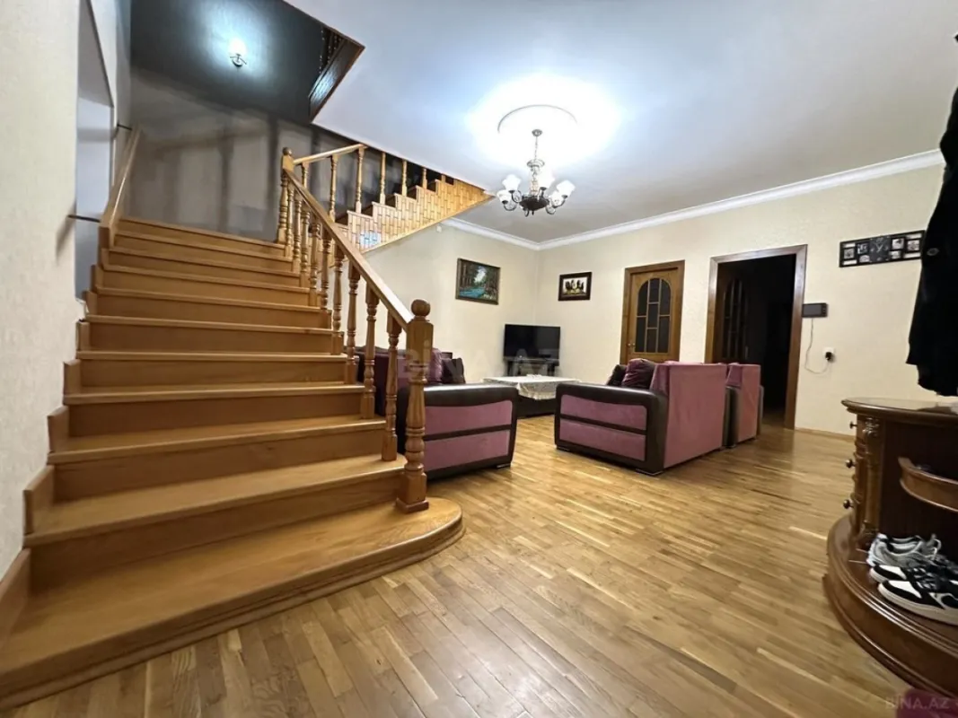 Satılır 5 otaqlı həyət evi 400 m²