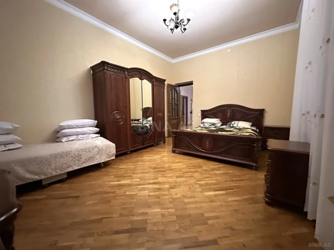 Satılır 5 otaqlı həyət evi 400 m²