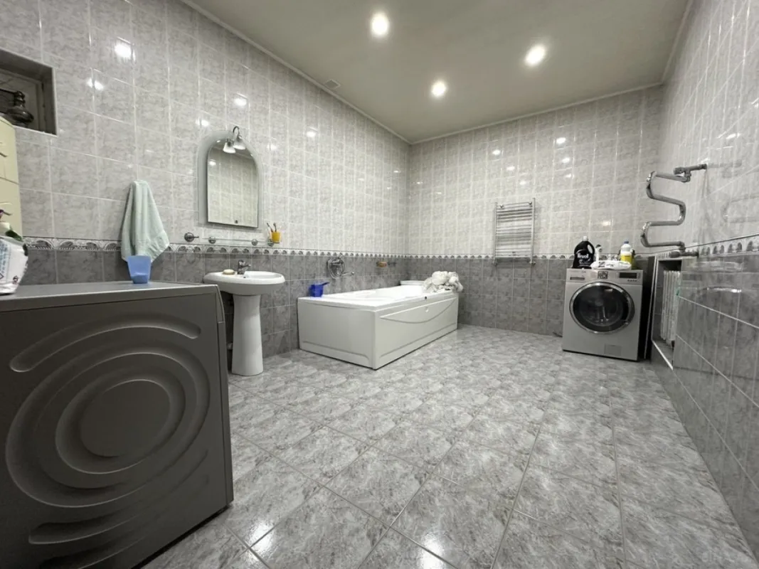 Satılır 5 otaqlı həyət evi 400 m²