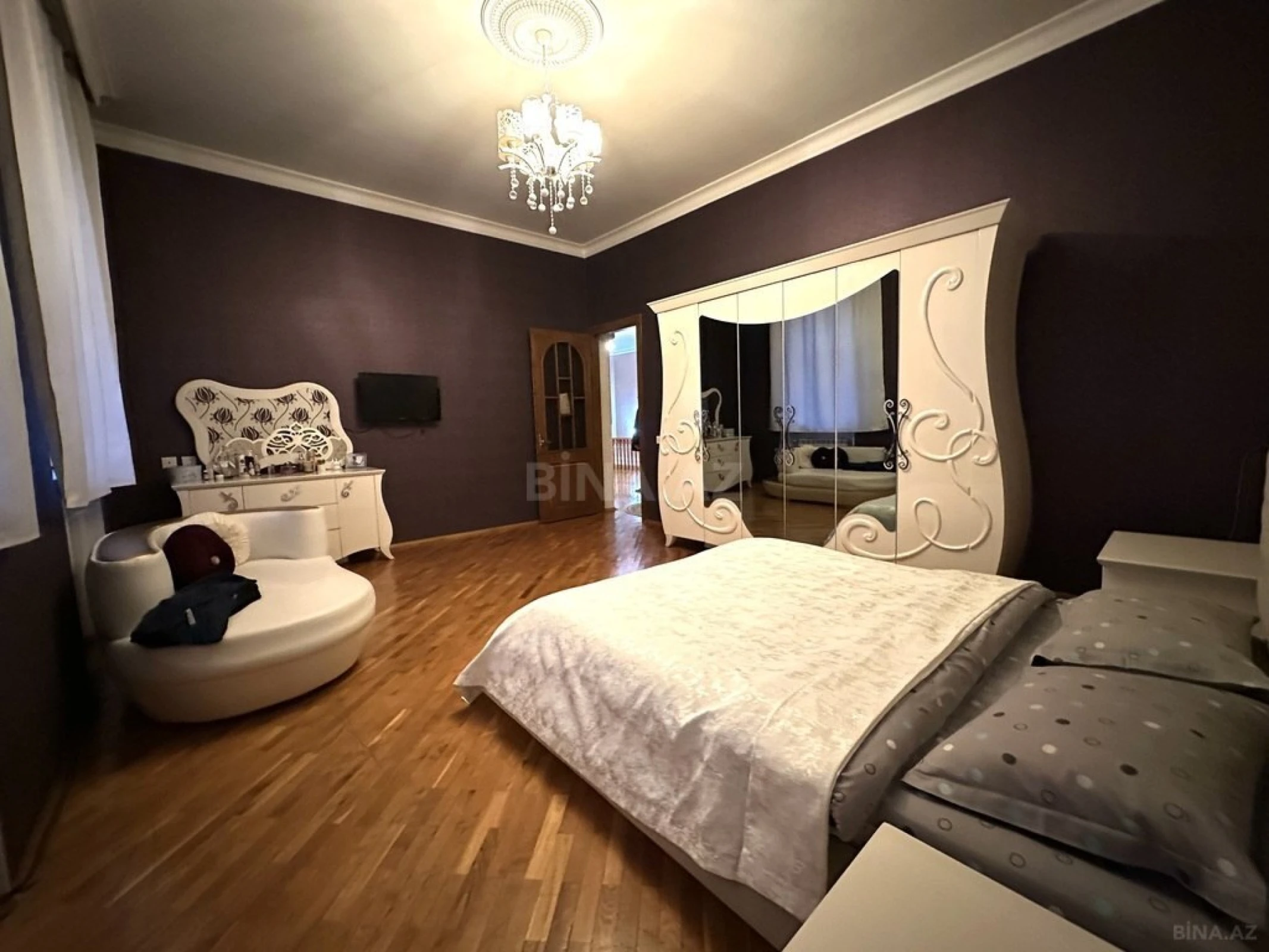 Satılır 5 otaqlı həyət evi 400 m²