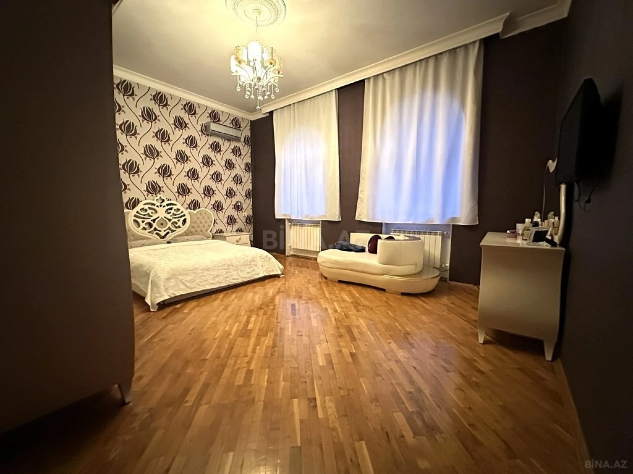 Satılır 5 otaqlı həyət evi 400 m²