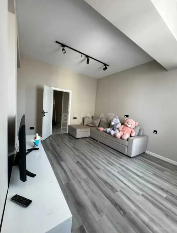 Satılır 2 otaqlı mənzil 67 m²