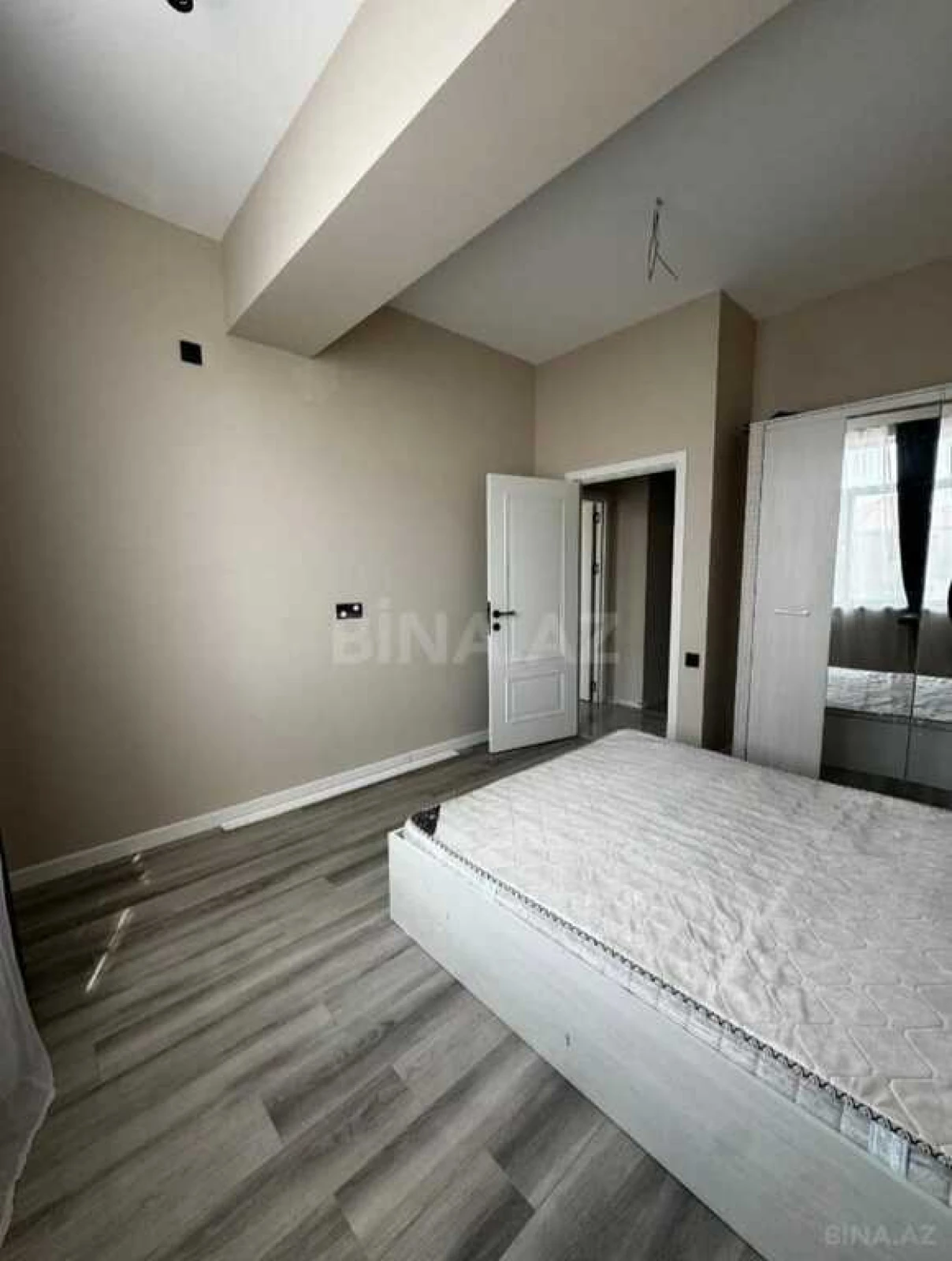 Satılır 2 otaqlı mənzil 67 m²