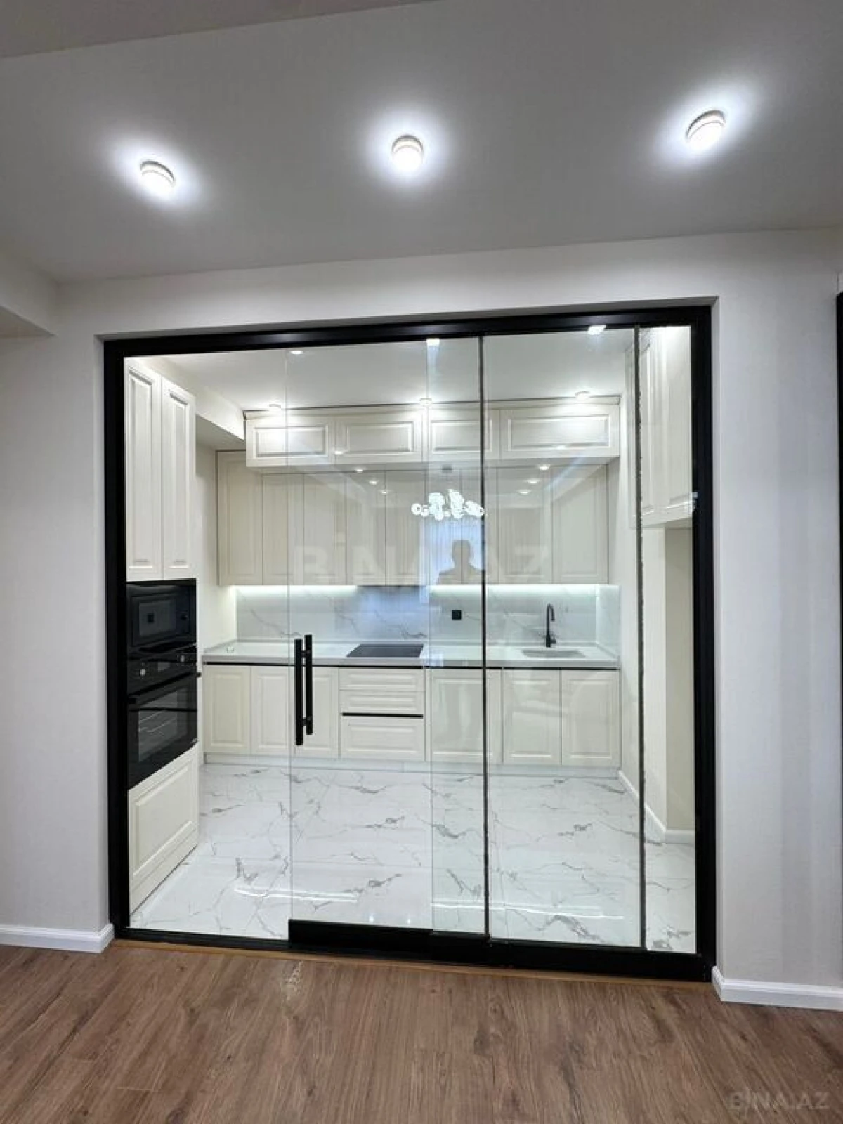 Satılır 3 otaqlı mənzil 107 m²