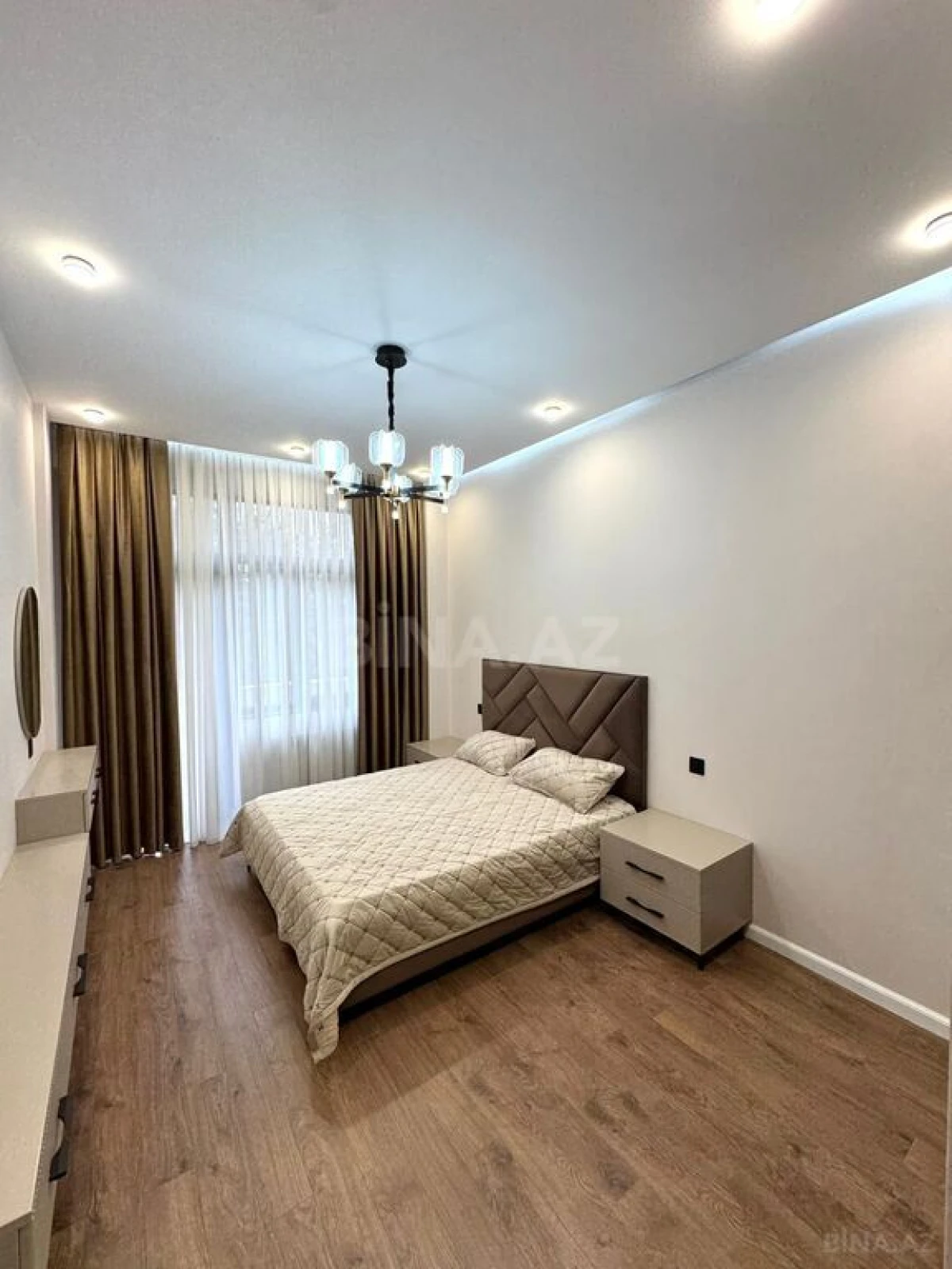 Satılır 3 otaqlı mənzil 107 m²