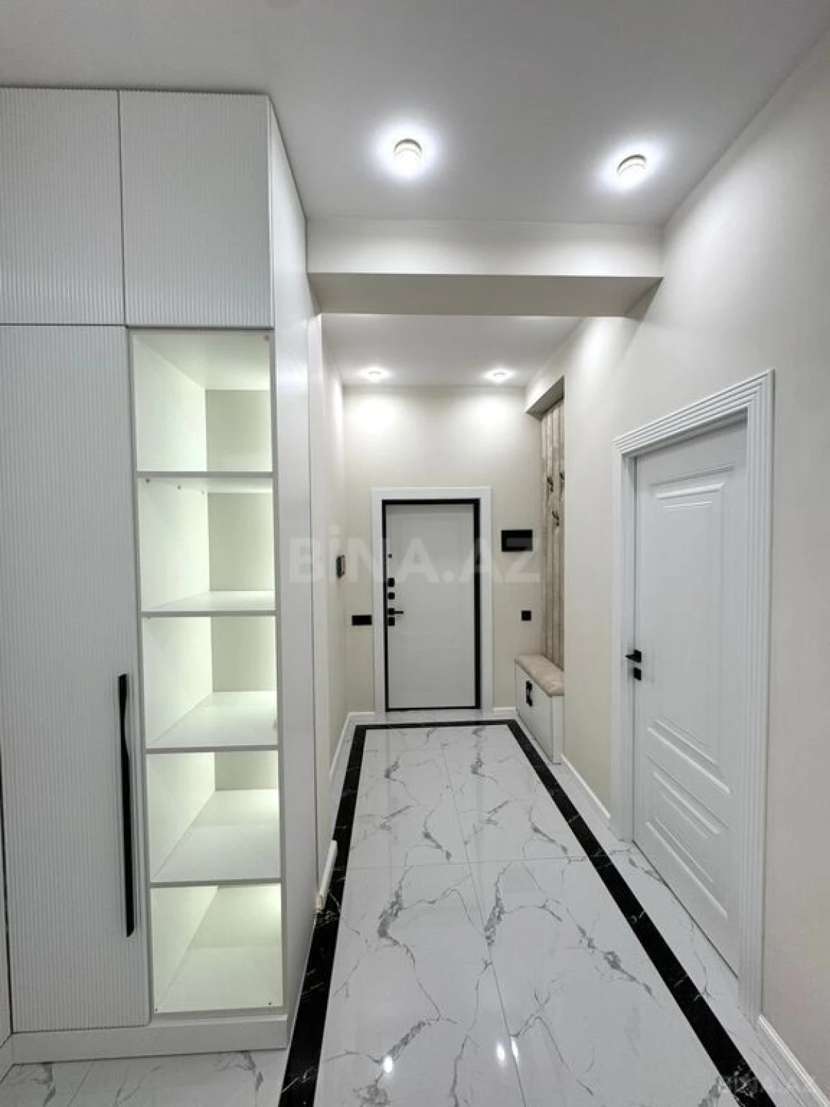 Satılır 3 otaqlı mənzil 107 m²