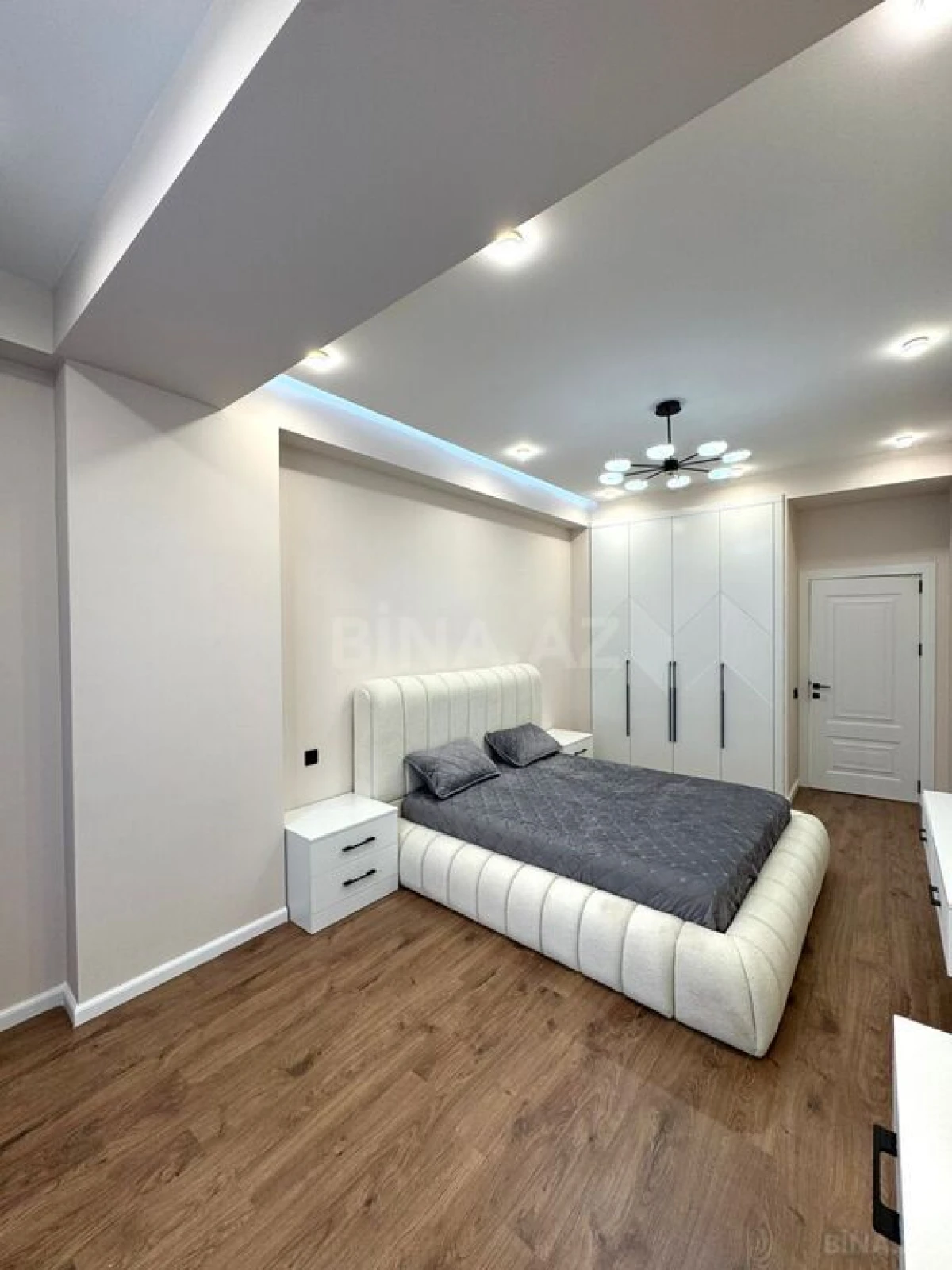 Satılır 3 otaqlı mənzil 107 m²