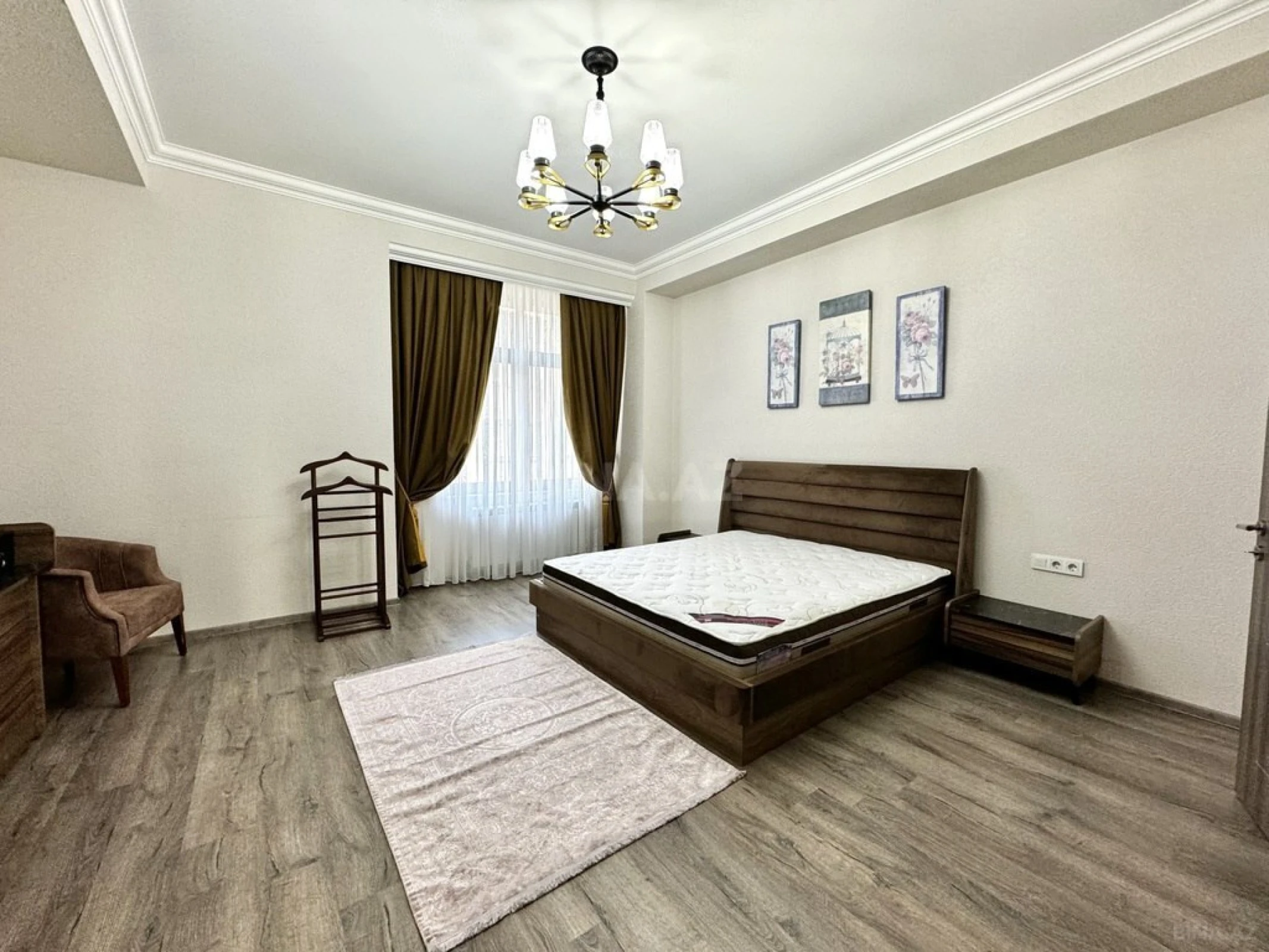 Kirayə verilir 4 otaqlı mənzil 160 m²