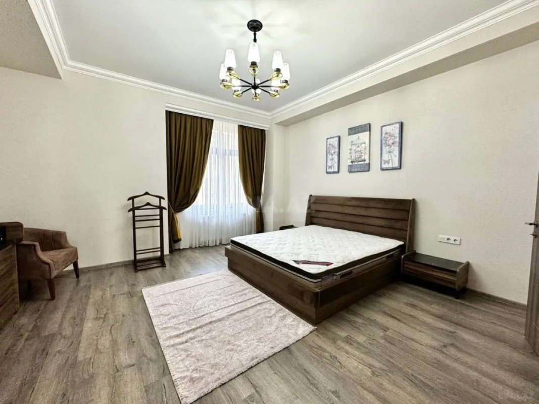 Kirayə verilir 4 otaqlı mənzil 160 m²