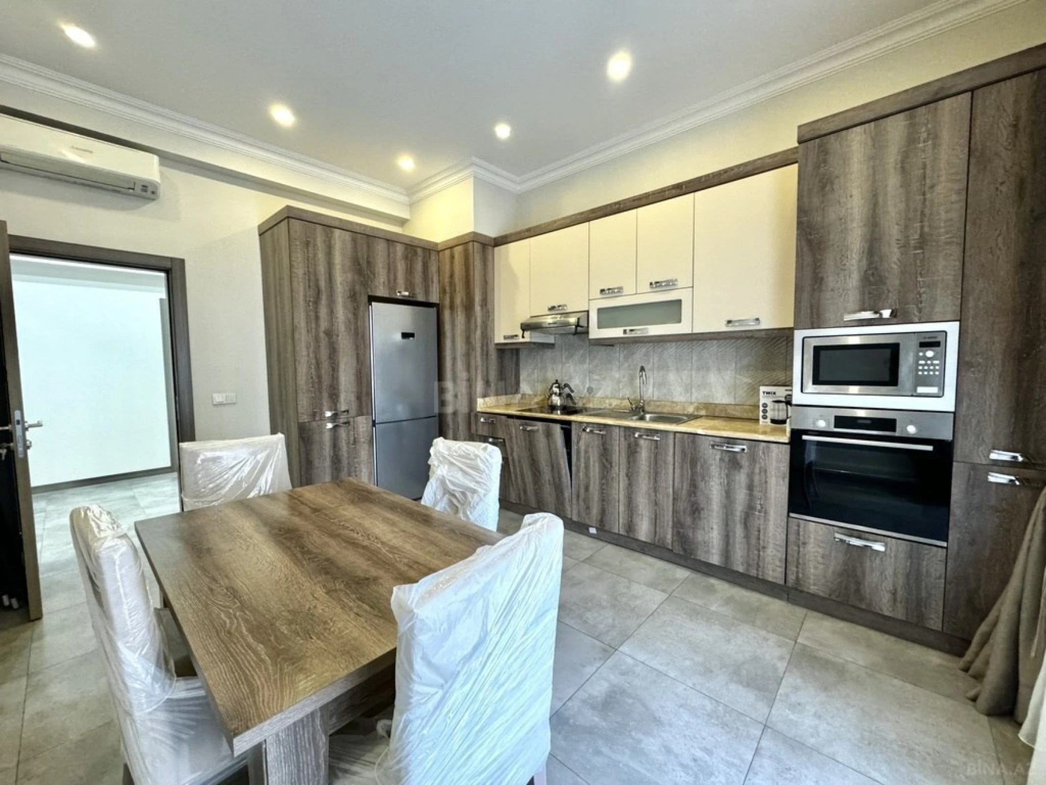 Kirayə verilir 4 otaqlı mənzil 160 m²