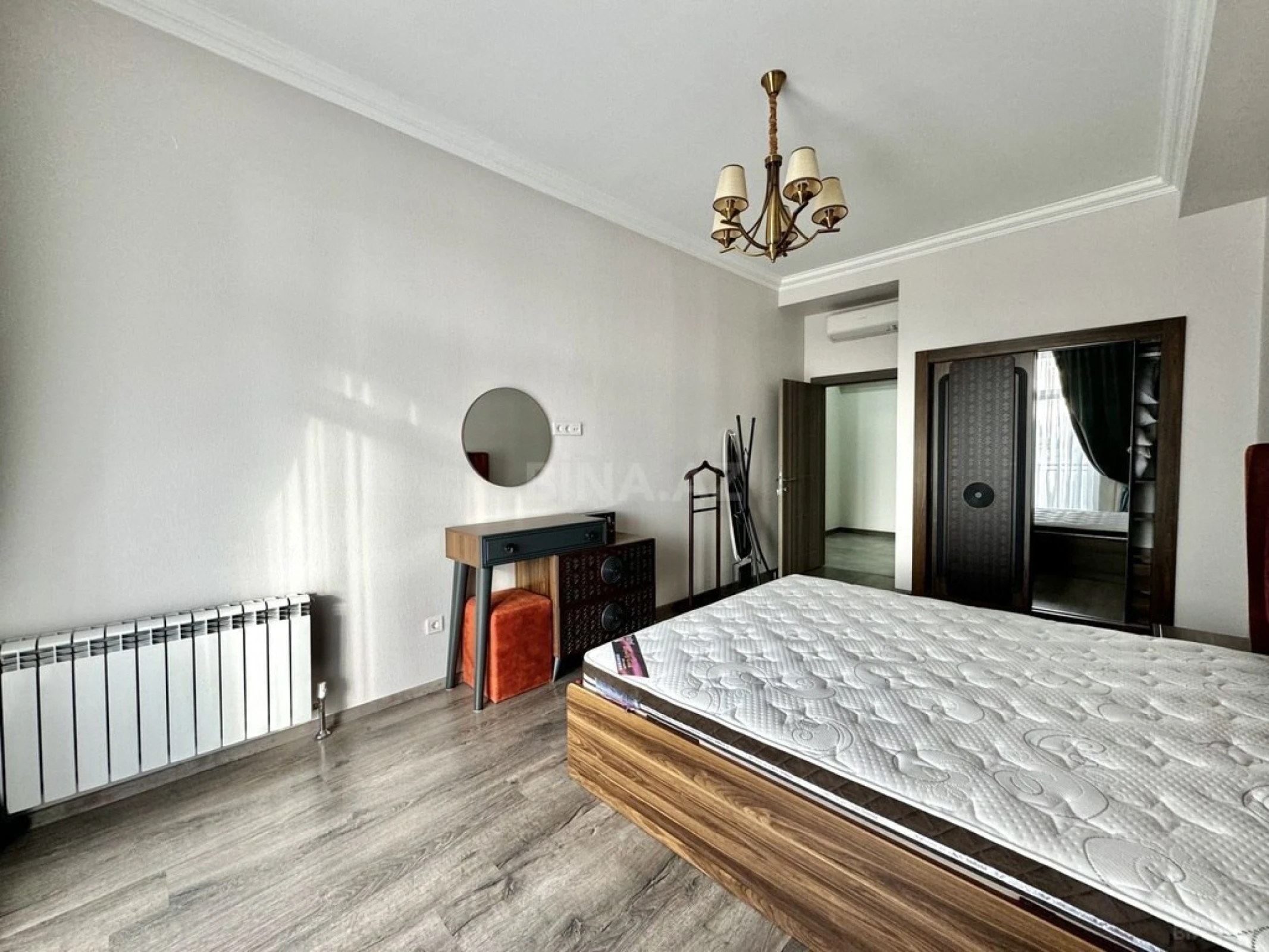 Kirayə verilir 4 otaqlı mənzil 160 m²