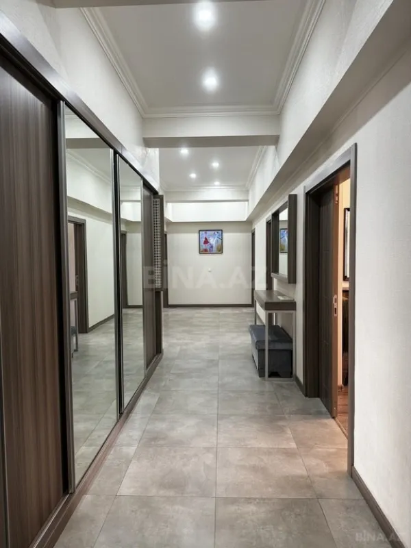 Kirayə verilir 4 otaqlı mənzil 160 m²