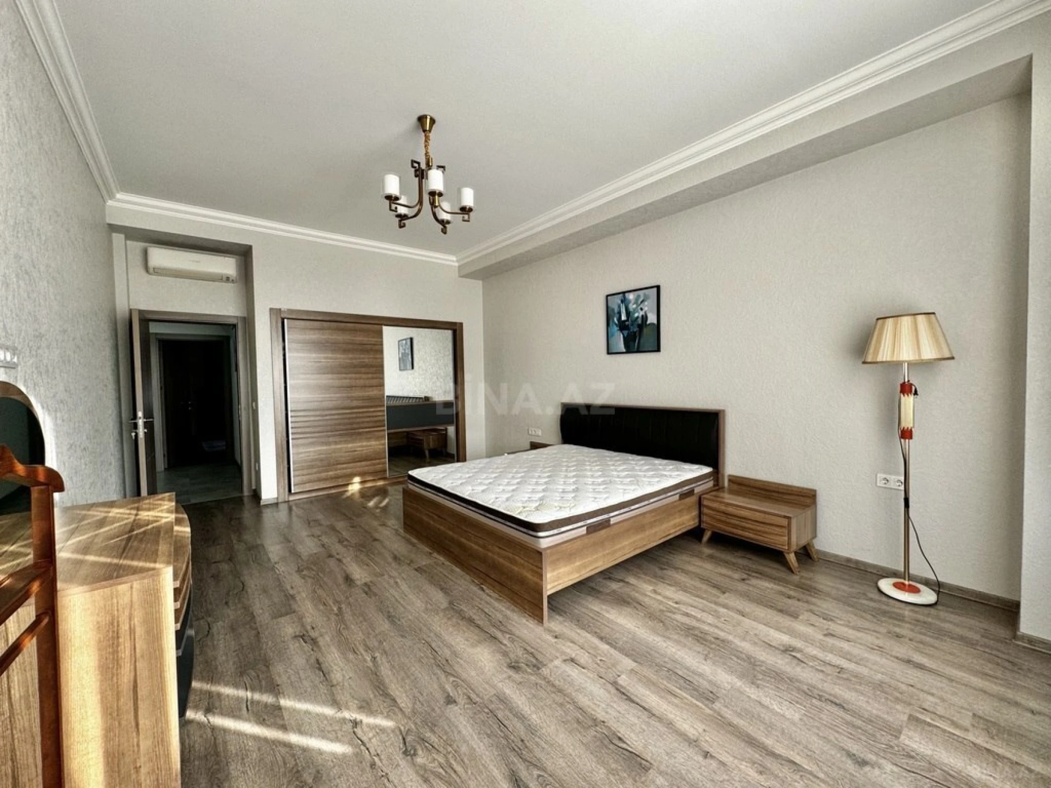 Kirayə verilir 4 otaqlı mənzil 160 m²