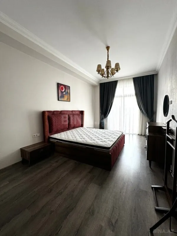 Kirayə verilir 4 otaqlı mənzil 160 m²
