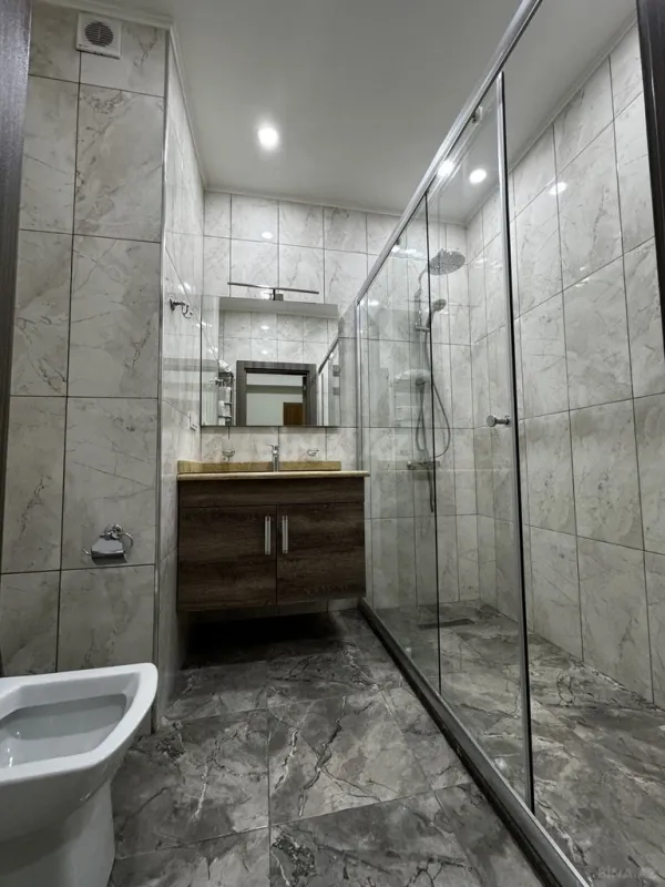 Kirayə verilir 4 otaqlı mənzil 160 m²