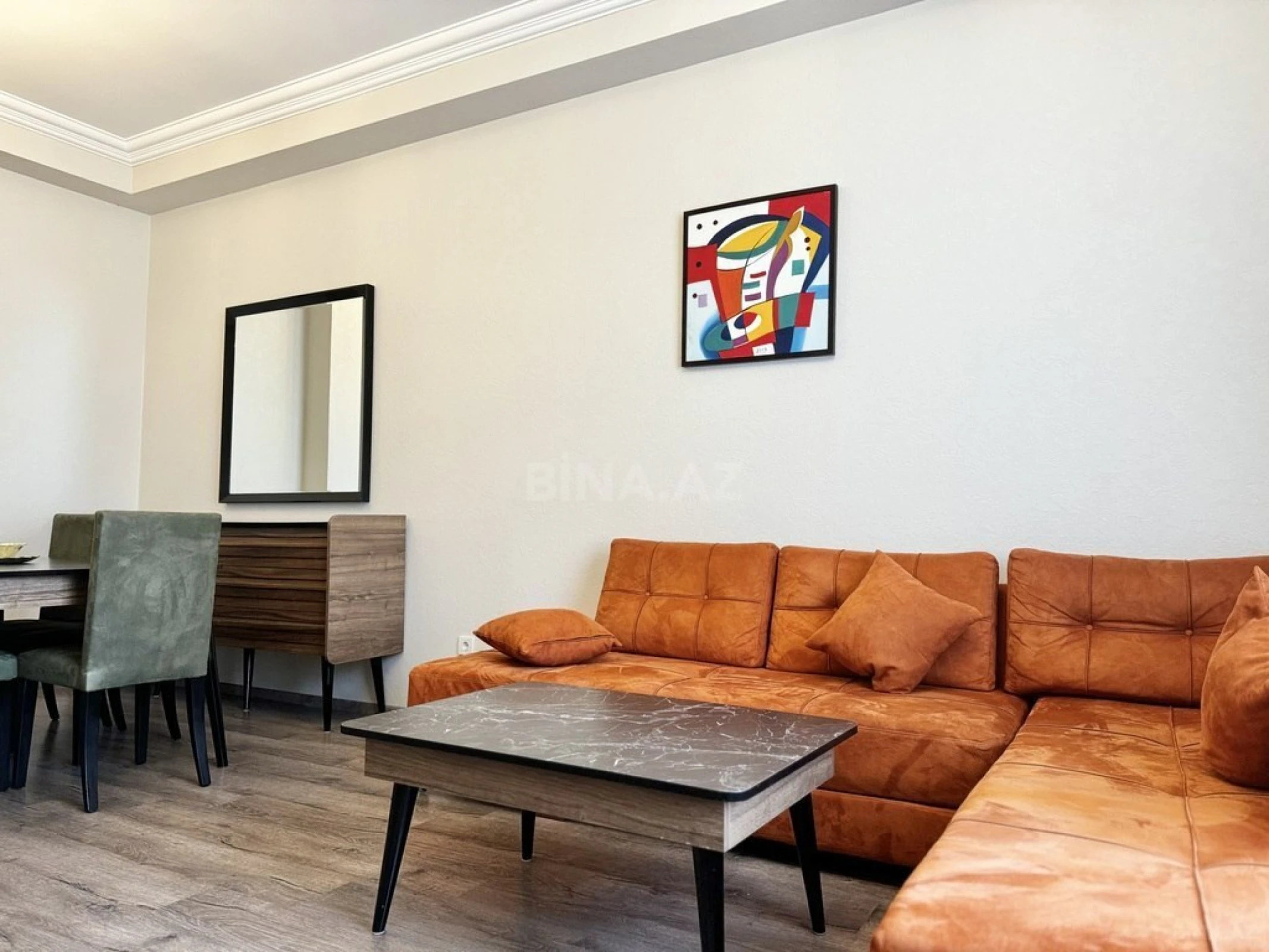 Kirayə verilir 4 otaqlı mənzil 160 m²