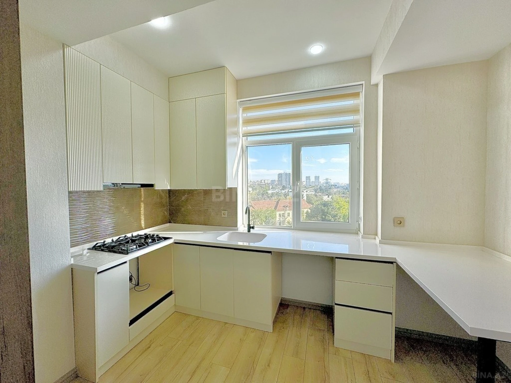 Satılır 3 otaqlı mənzil 76 m²