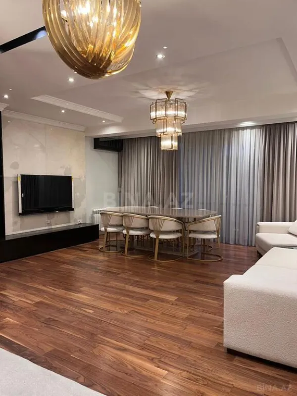 Kirayə verilir 4 otaqlı mənzil 210 m²