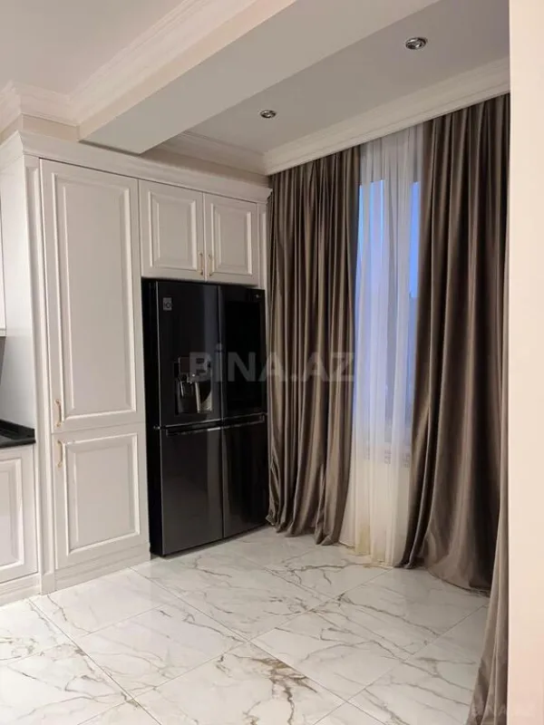 Kirayə verilir 4 otaqlı mənzil 210 m²