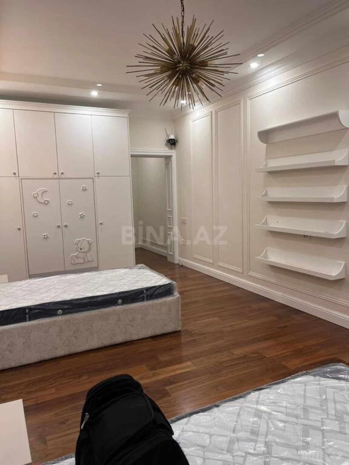 Kirayə verilir 4 otaqlı mənzil 210 m²