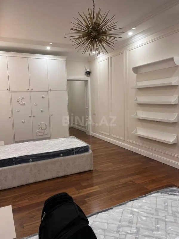 Kirayə verilir 4 otaqlı mənzil 210 m²