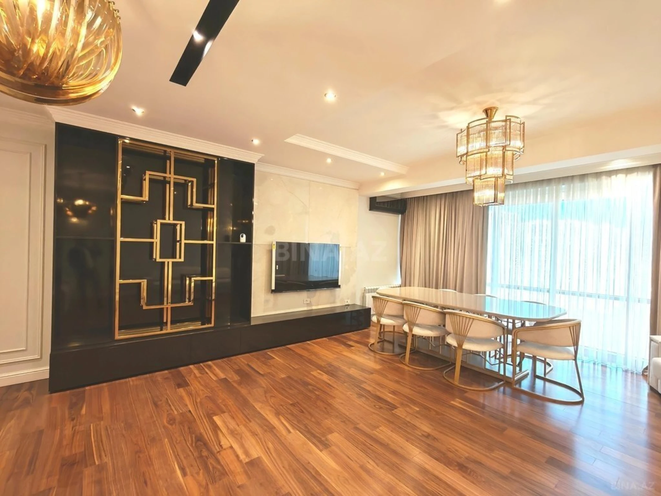 Kirayə verilir 4 otaqlı mənzil 210 m²