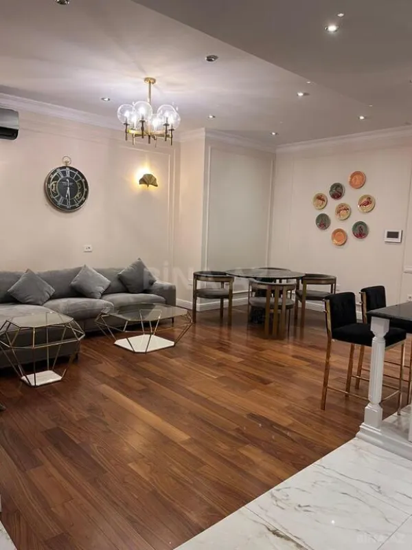 Kirayə verilir 4 otaqlı mənzil 210 m²