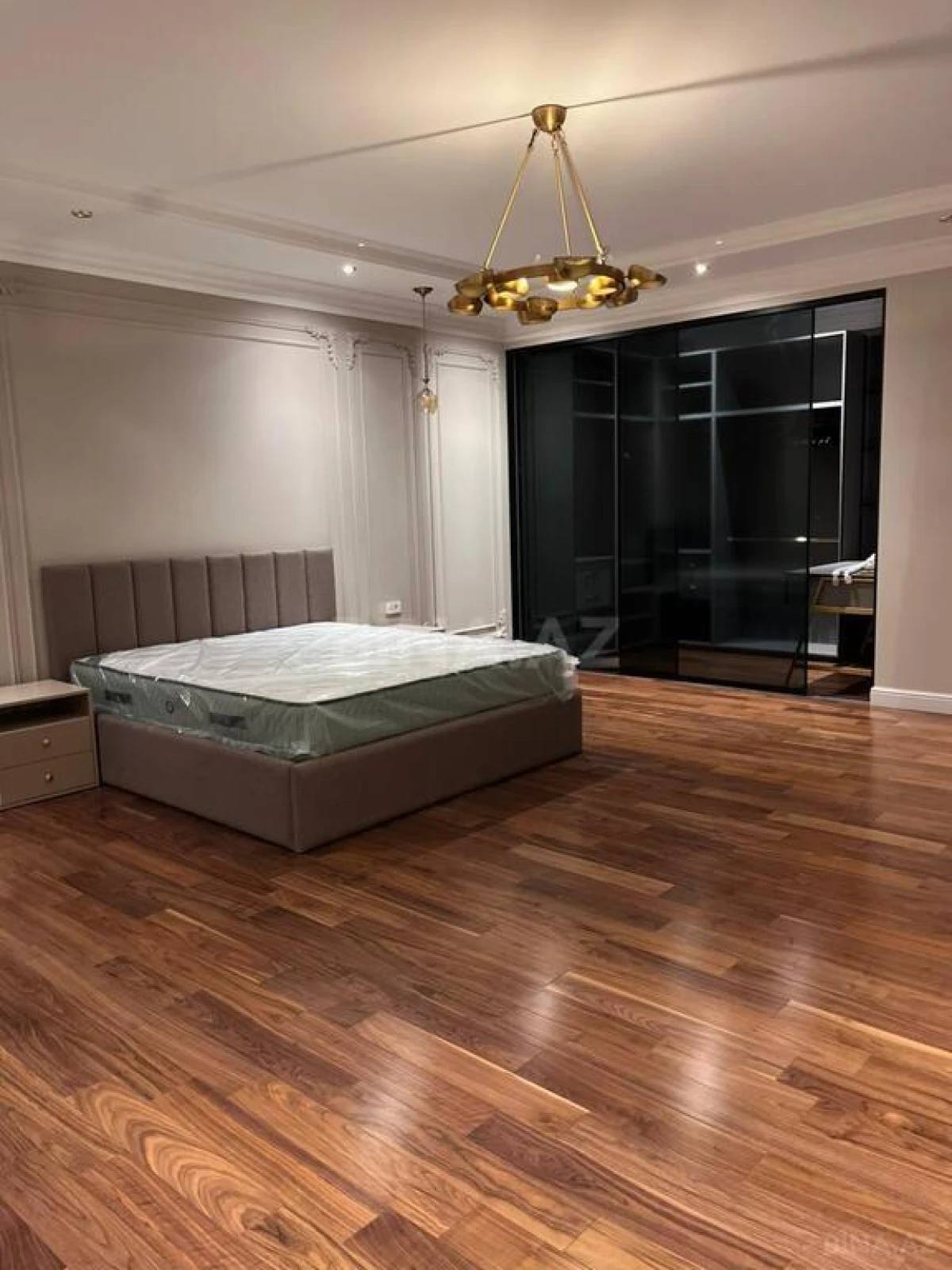 Kirayə verilir 4 otaqlı mənzil 210 m²