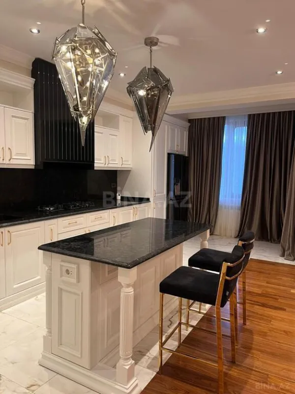 Kirayə verilir 4 otaqlı mənzil 210 m²