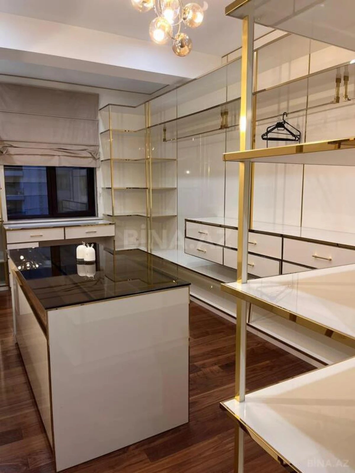 Kirayə verilir 4 otaqlı mənzil 210 m²