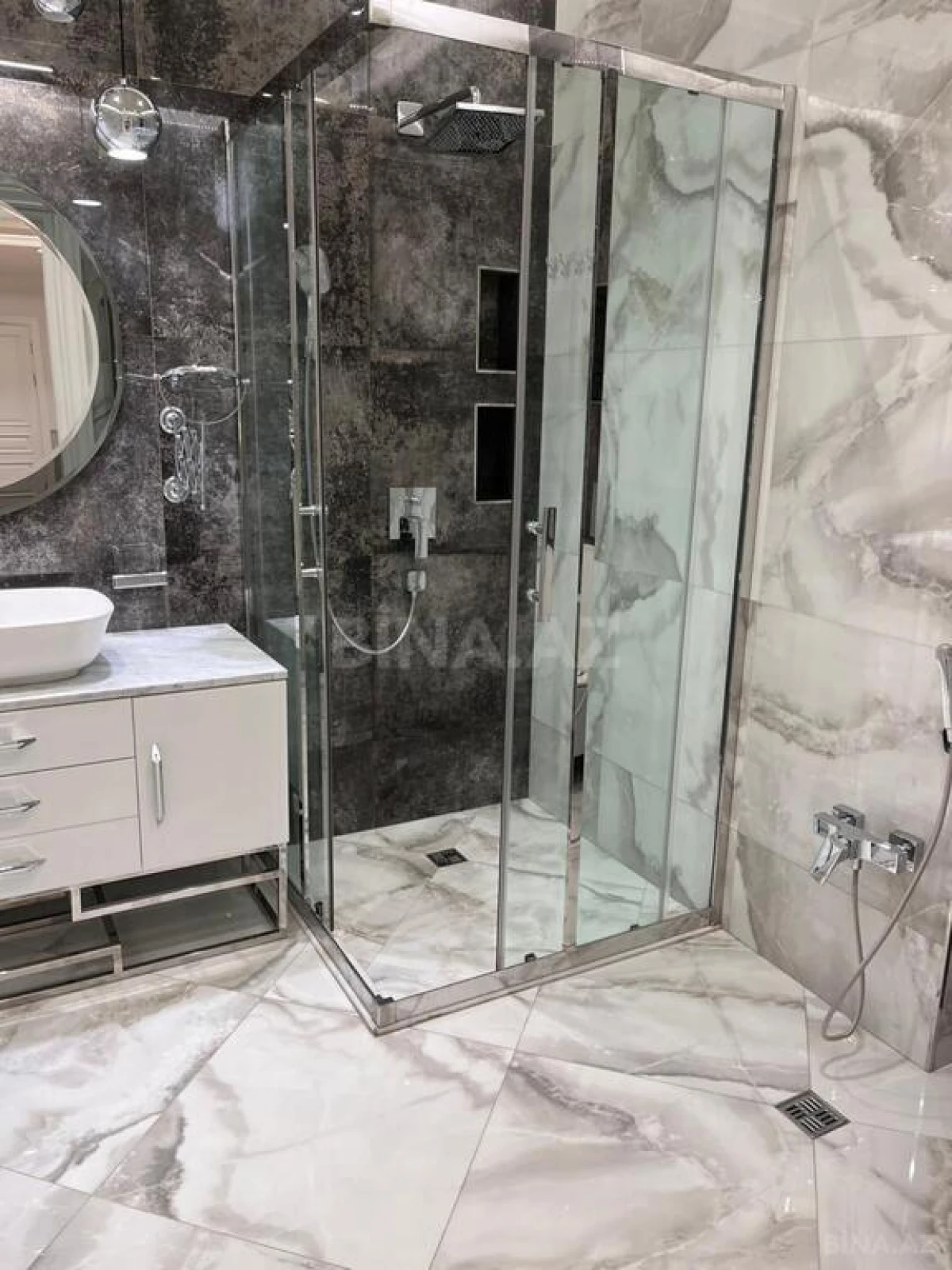 Kirayə verilir 4 otaqlı mənzil 210 m²