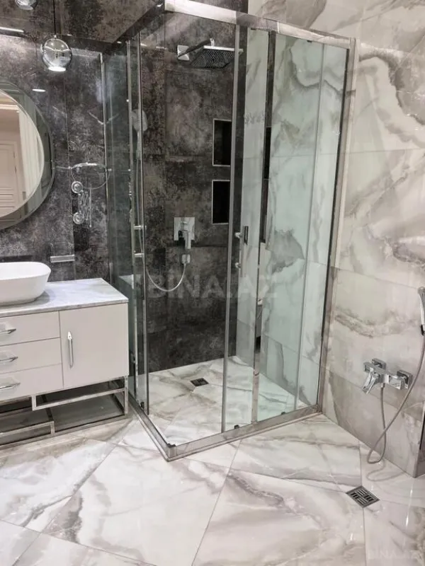 Kirayə verilir 4 otaqlı mənzil 210 m²