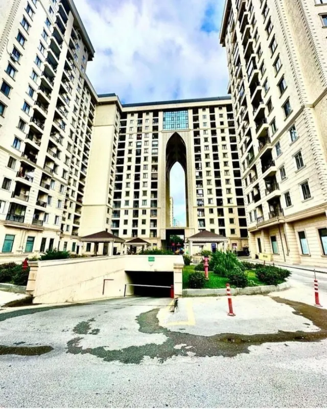 Kirayə verilir 4 otaqlı mənzil 210 m²