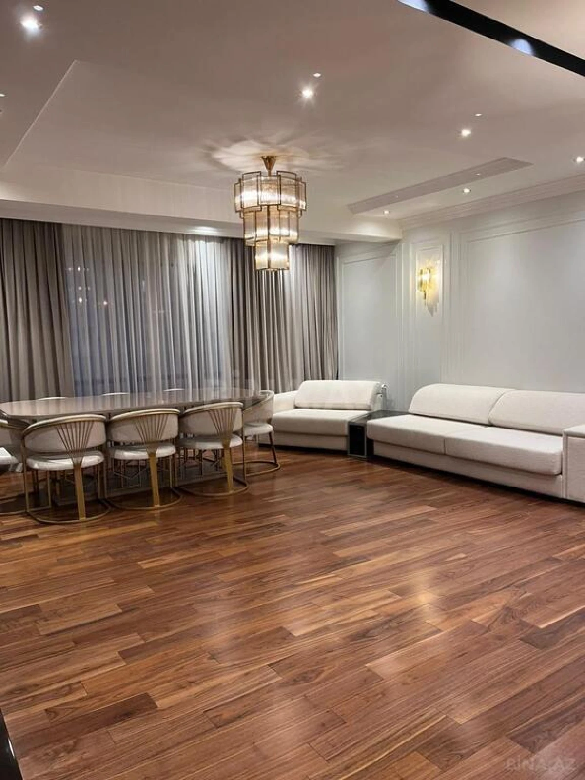 Kirayə verilir 4 otaqlı mənzil 210 m²