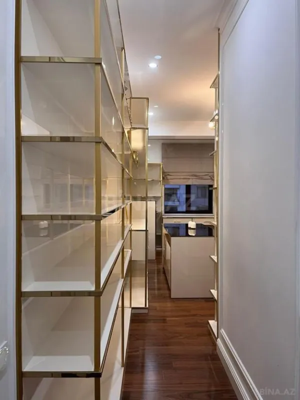 Kirayə verilir 4 otaqlı mənzil 210 m²