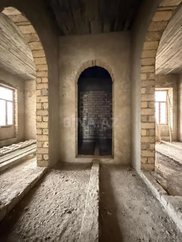 Satılır 14 otaqlı həyət evi 1900 m²