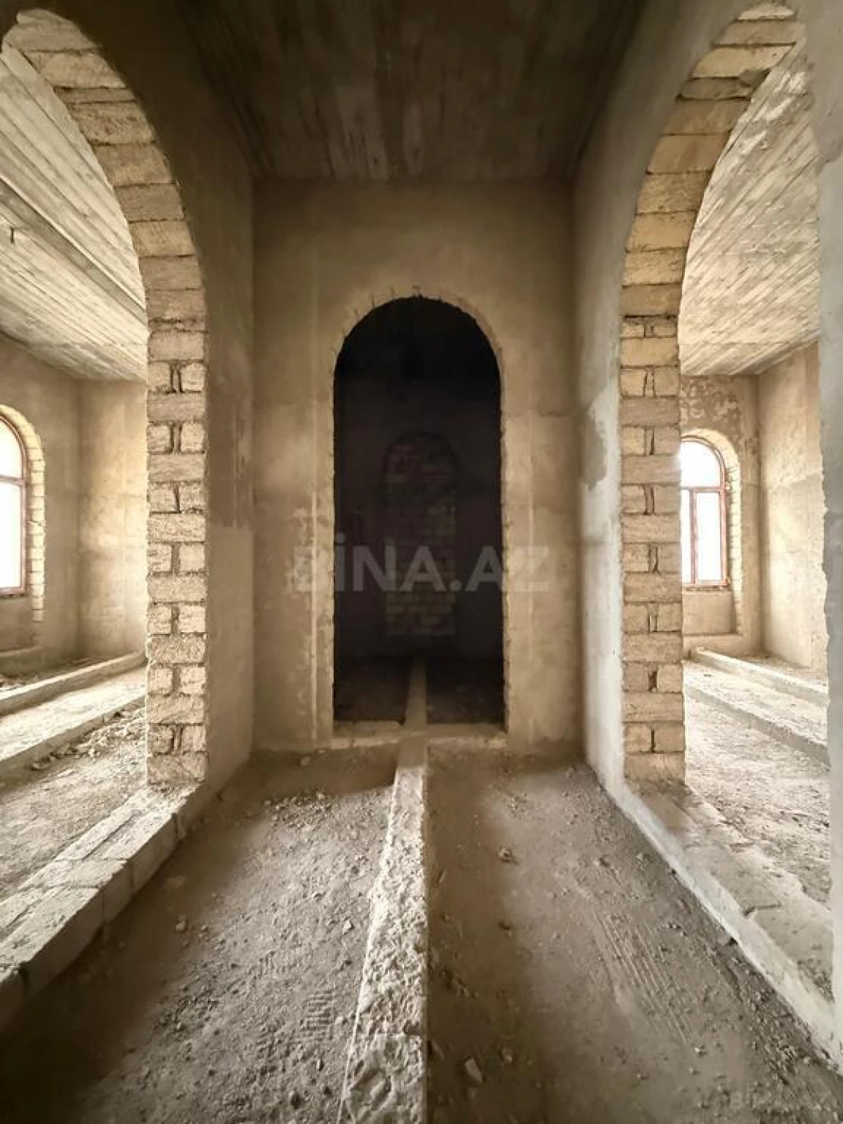 Satılır 14 otaqlı həyət evi 1900 m²