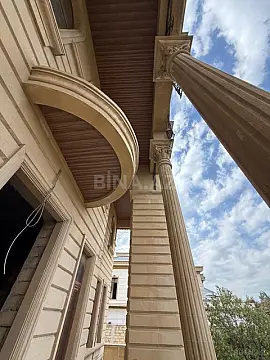 Satılır 14 otaqlı həyət evi 1900 m²