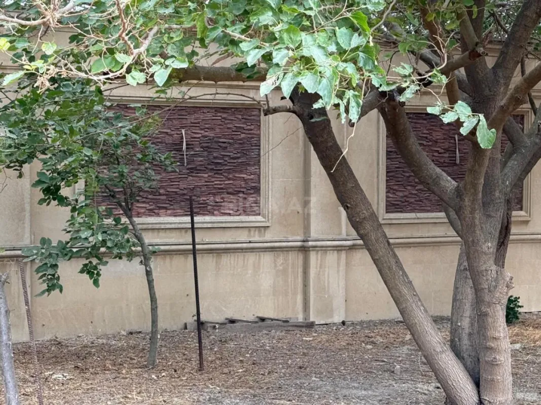 Satılır 14 otaqlı həyət evi 1900 m²
