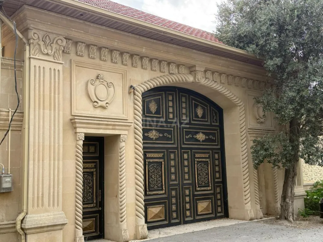 Satılır 14 otaqlı həyət evi 1900 m²
