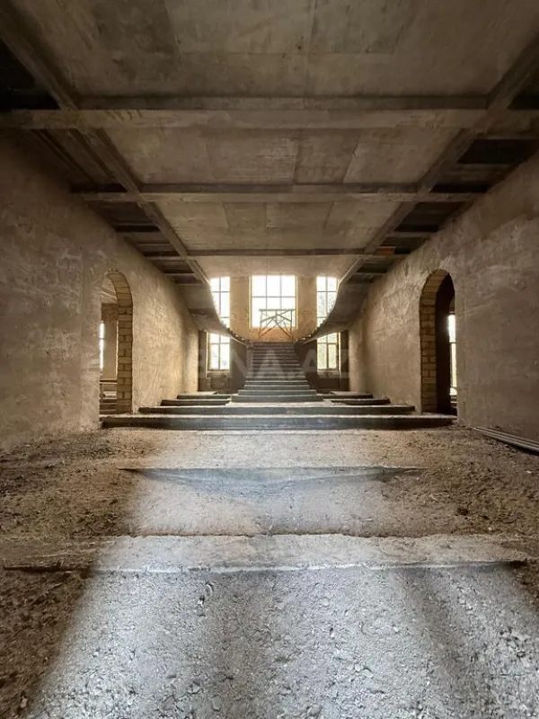 Satılır 14 otaqlı həyət evi 1900 m²