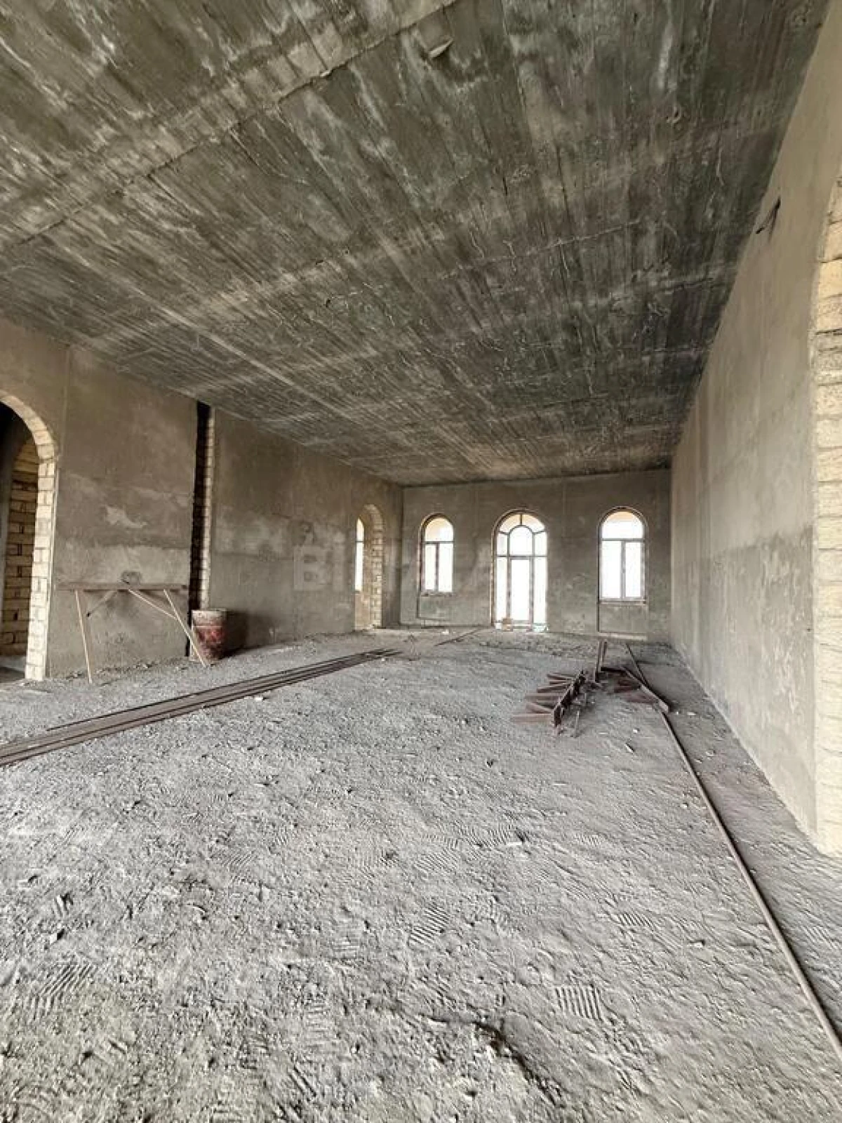 Satılır 14 otaqlı həyət evi 1900 m²