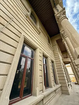 Satılır 14 otaqlı həyət evi 1900 m²