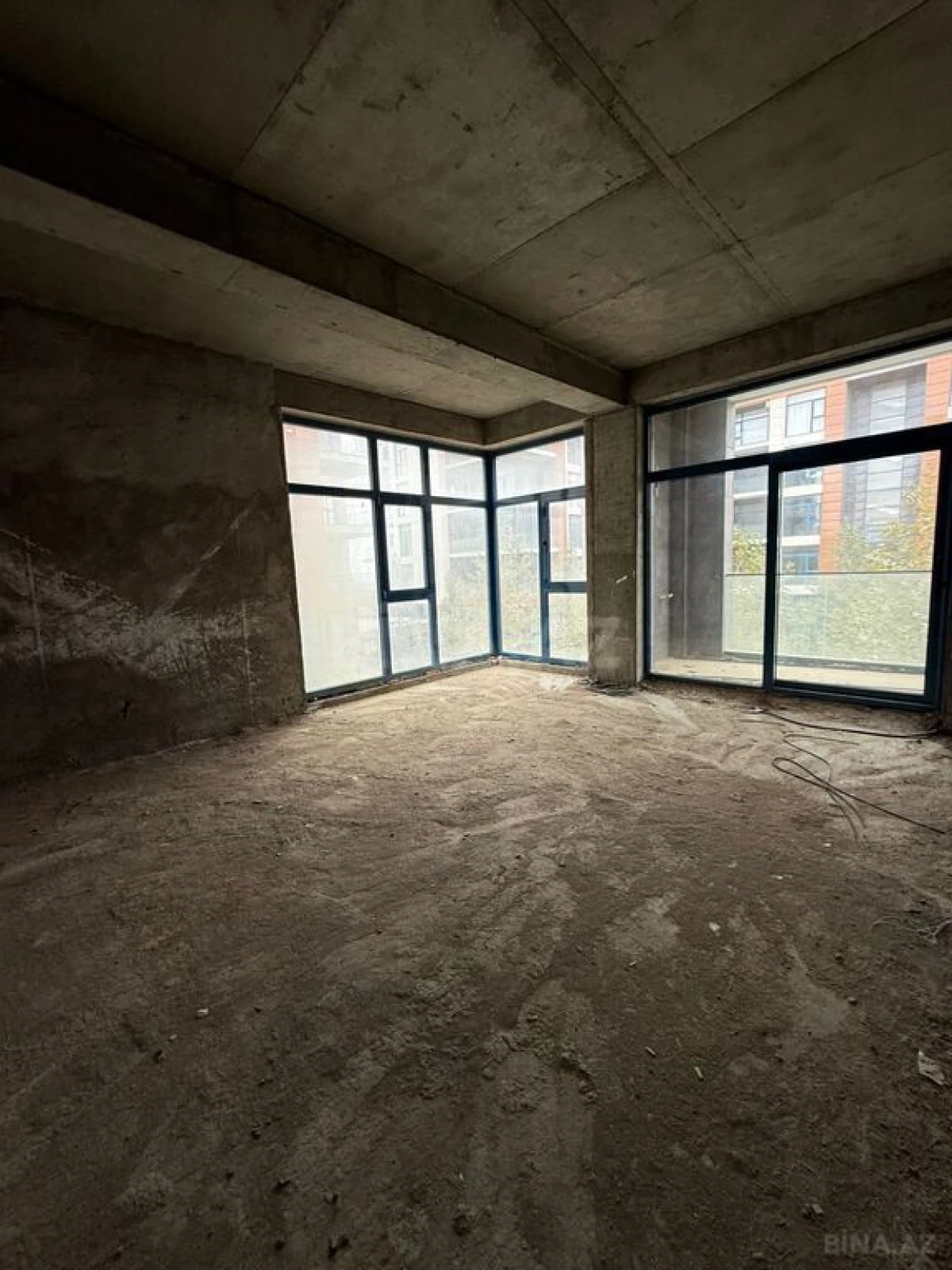 Satılır 3 otaqlı mənzil 125 m²