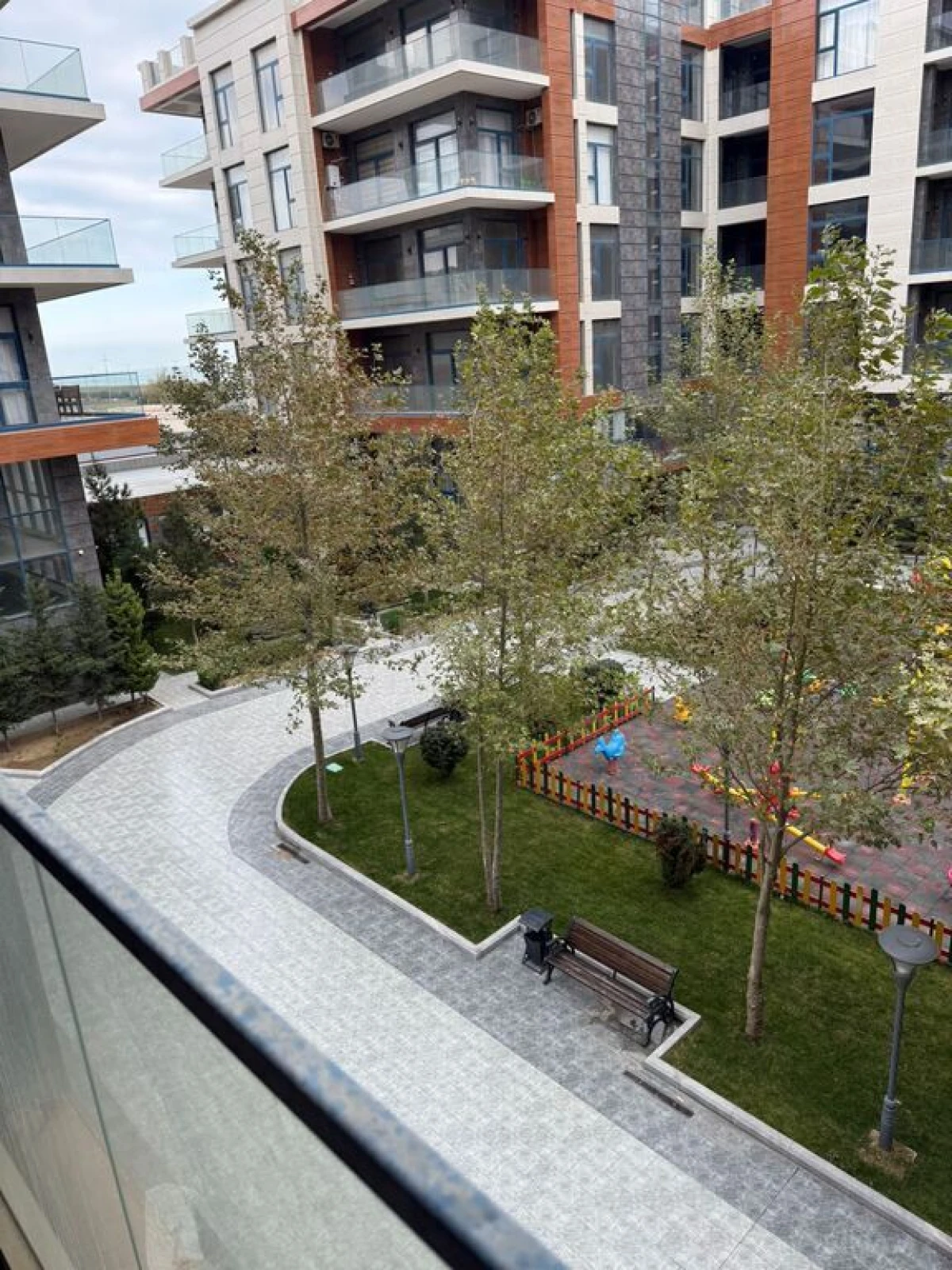 Satılır 3 otaqlı mənzil 125 m²