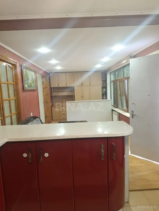 Satılır 5 otaqlı mənzil 130 m²