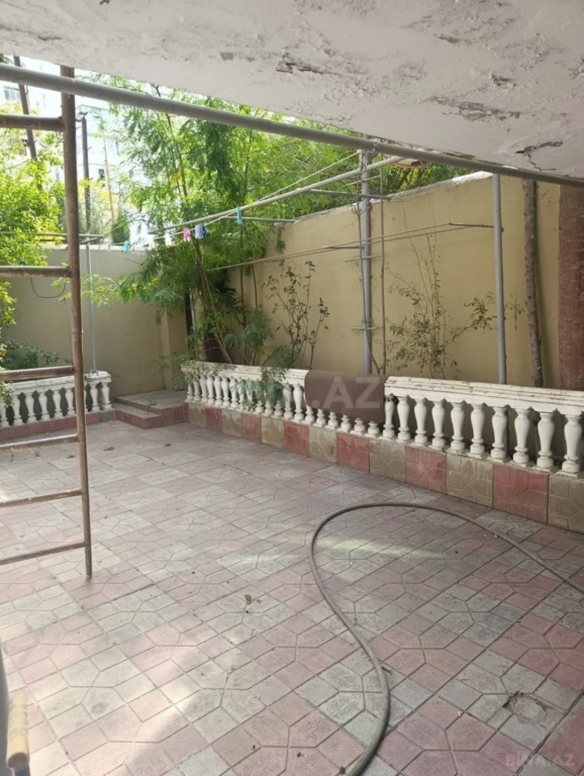 Satılır 5 otaqlı mənzil 130 m²
