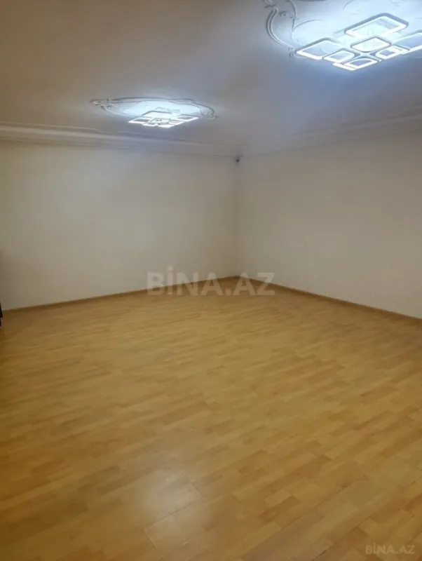 Satılır 5 otaqlı mənzil 130 m²