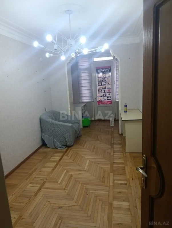 Satılır 5 otaqlı mənzil 130 m²