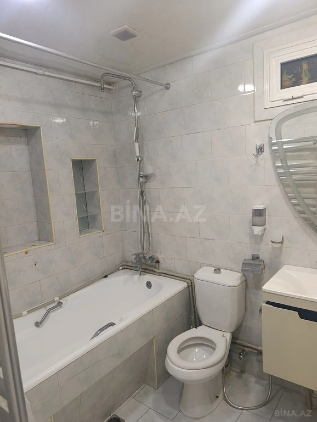 Satılır 5 otaqlı mənzil 130 m²